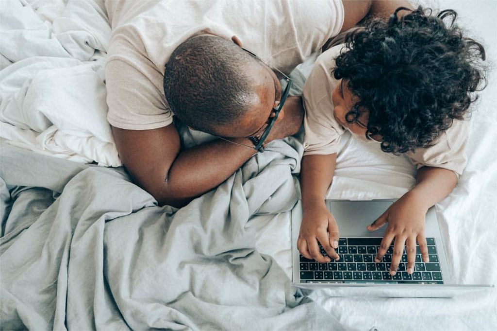 parent-with-child-on-laptop-1024x681